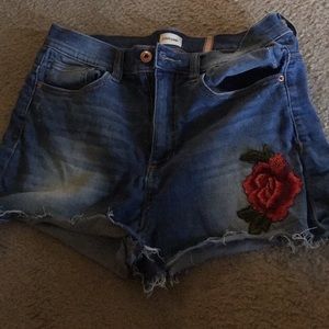Fashion nova rose shorts